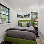 Charming French Quarter Hideaway With Private Patio