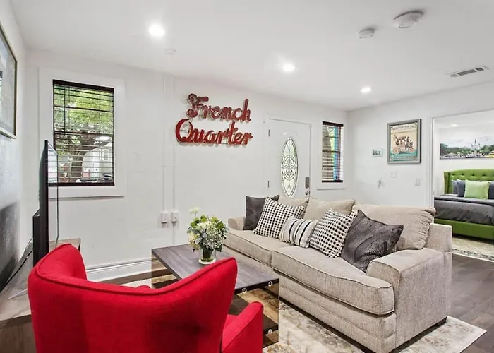 Charming French Quarter Hideaway With Private Patio