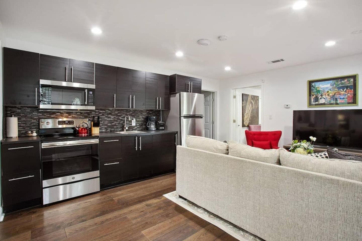 Charming French Quarter Hideaway With Private Patio *