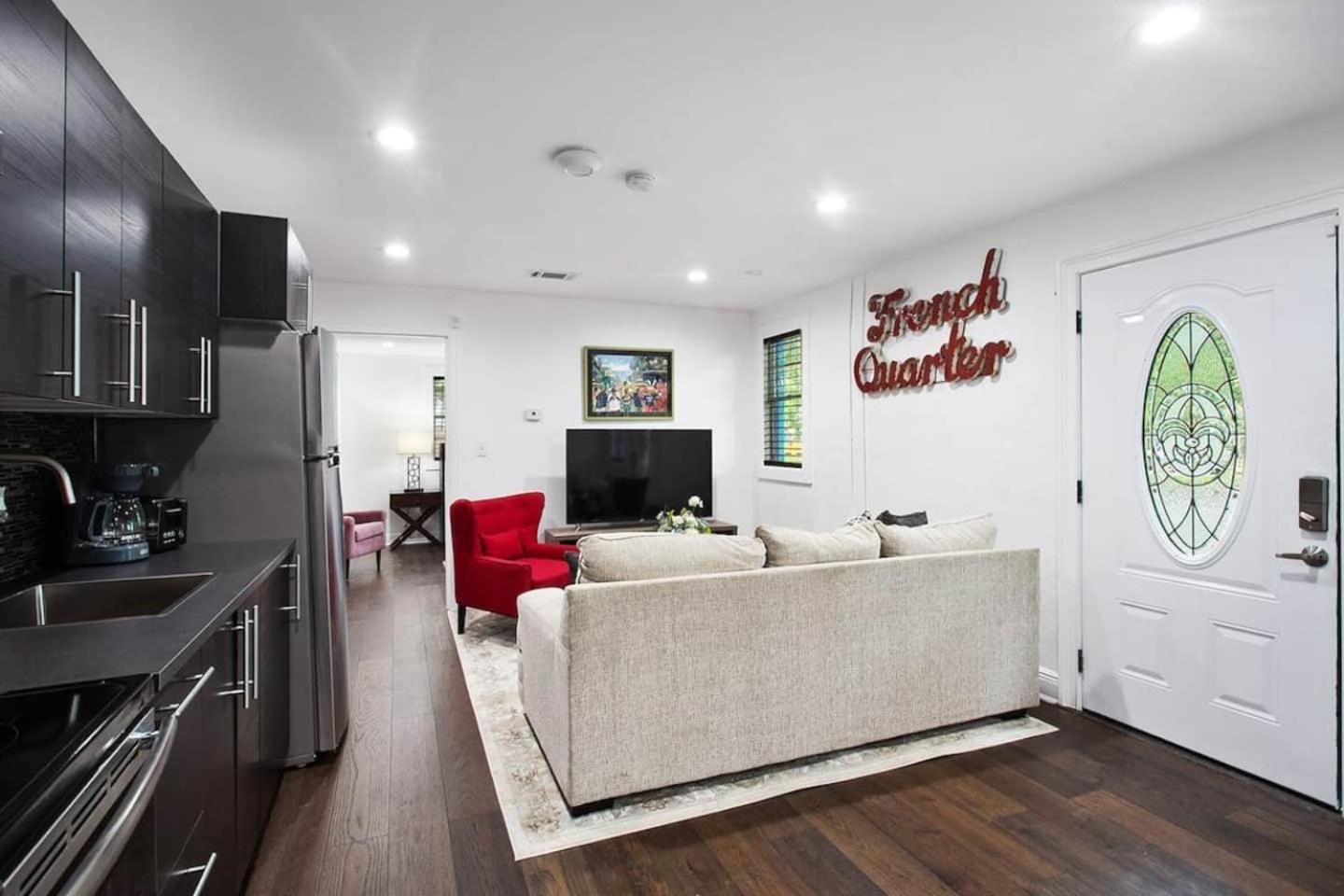 Charming French Quarter Hideaway With Private Patio Holiday home *
